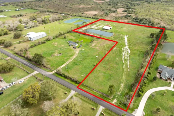 $235,000 | 31 County Road 533, Angleton, TX 77515