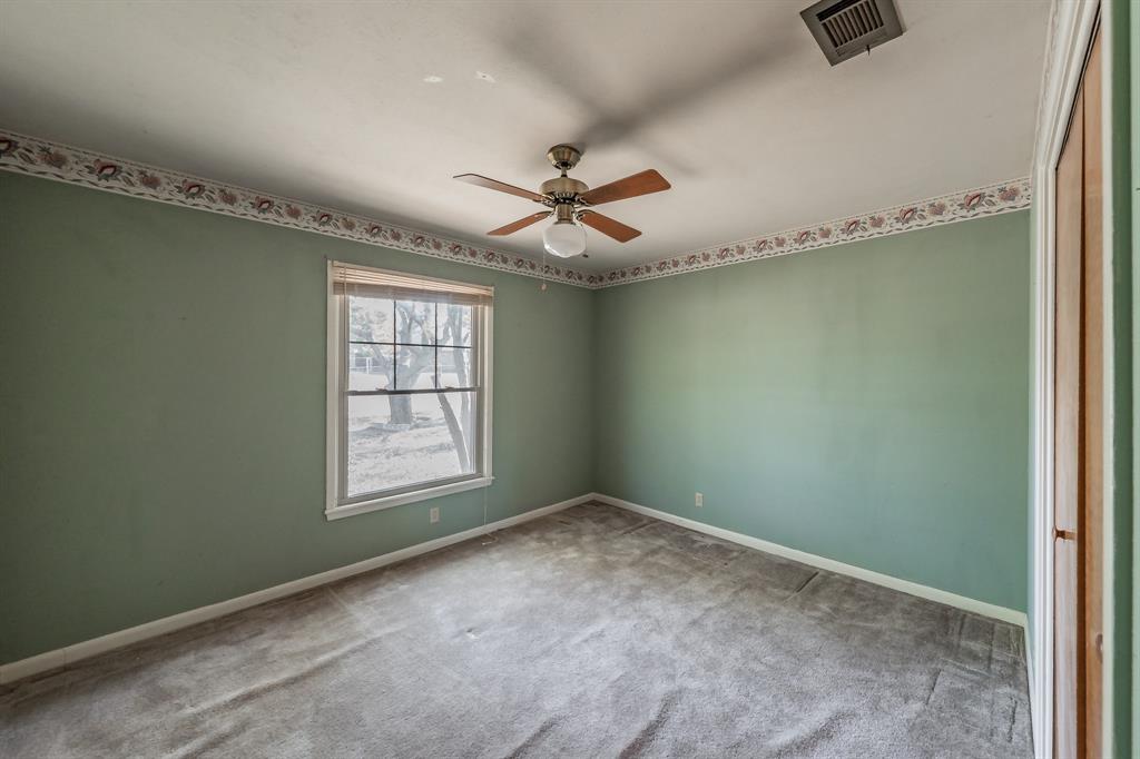 412 Oakview Drive Springtown, TX 76082 - Photo 22 of 32