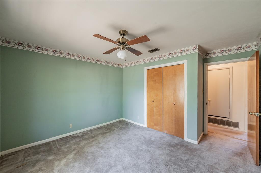 412 Oakview Drive Springtown, TX 76082 - Photo 23 of 32