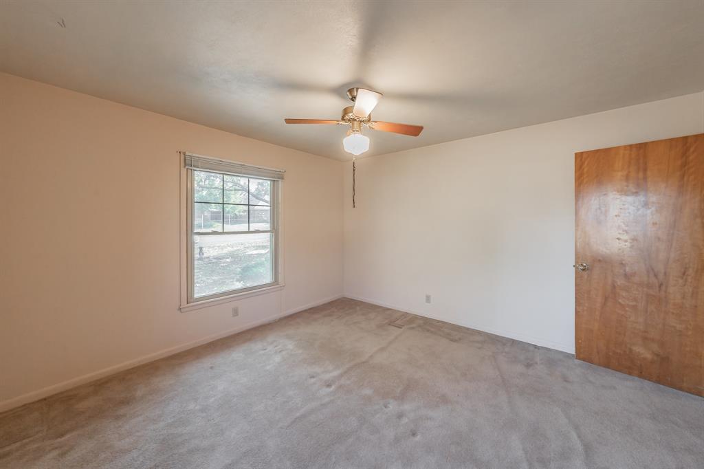 412 Oakview Drive Springtown, TX 76082 - Photo 25 of 32