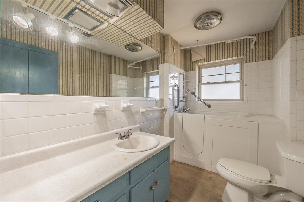 412 Oakview Drive Springtown, TX 76082 - Photo 26 of 32