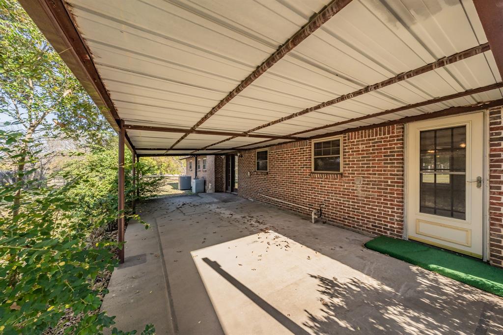 412 Oakview Drive Springtown, TX 76082 - Photo 28 of 32