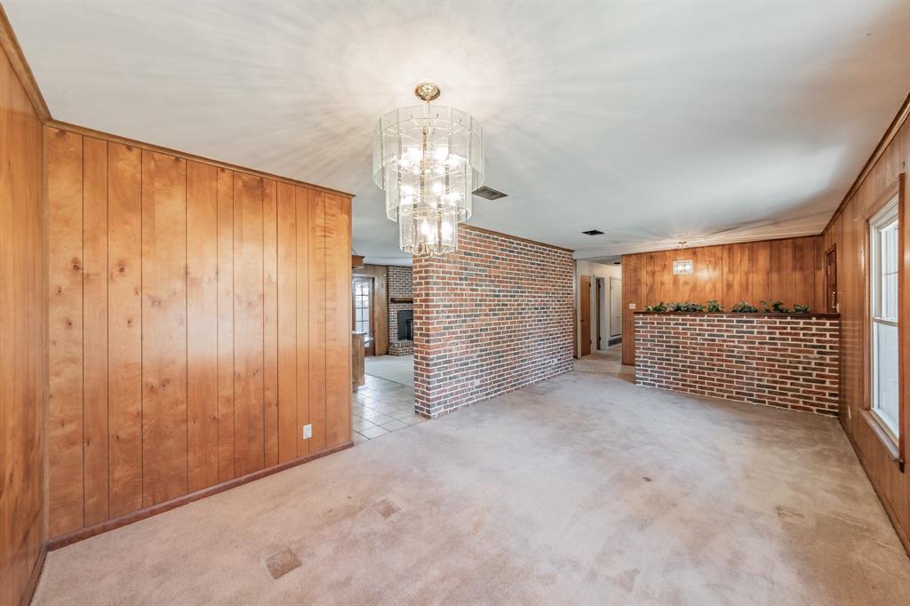 412 Oakview Drive Springtown, TX 76082 - Photo 7 of 32