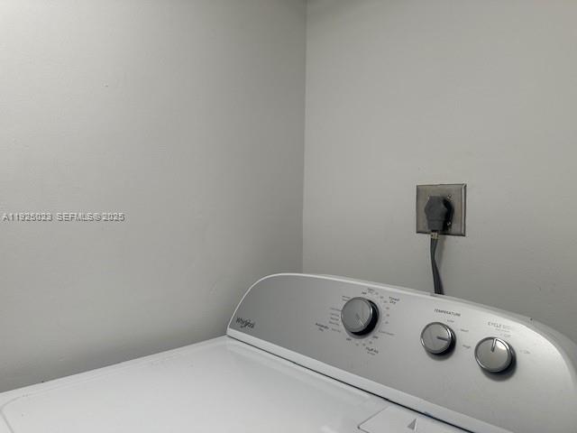 640 South Park Road, Unit 264 Hollywood, FL 33021 - Photo 13 of 14 a bathroom with a sink and a mirror