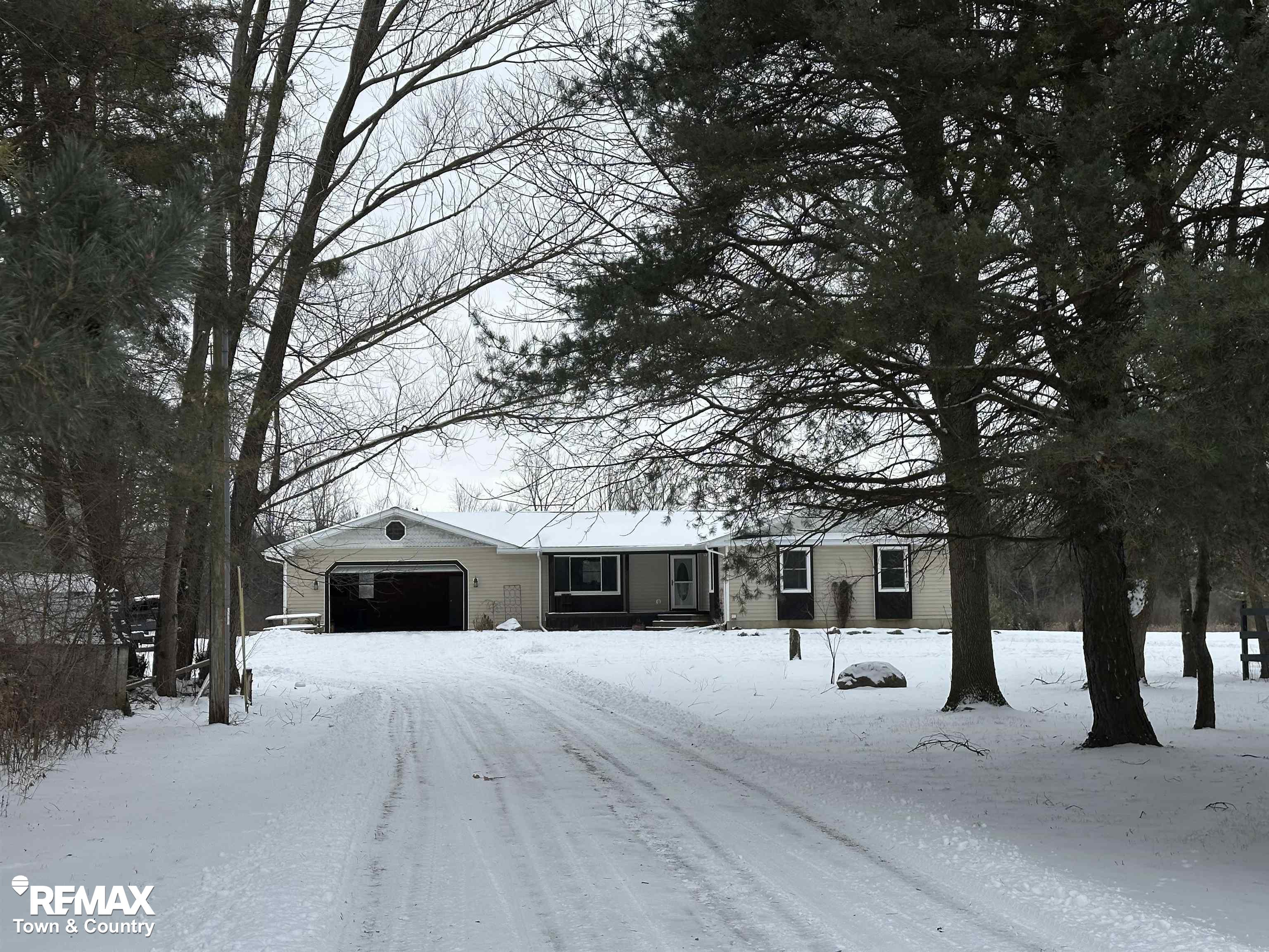 6484 Kelly Road Flushing, MI 48433 - Photo 1 of 37 50163162-094e2d1a-cbd0-46c0-9a7e-8d6cb6ce5acf.JPG