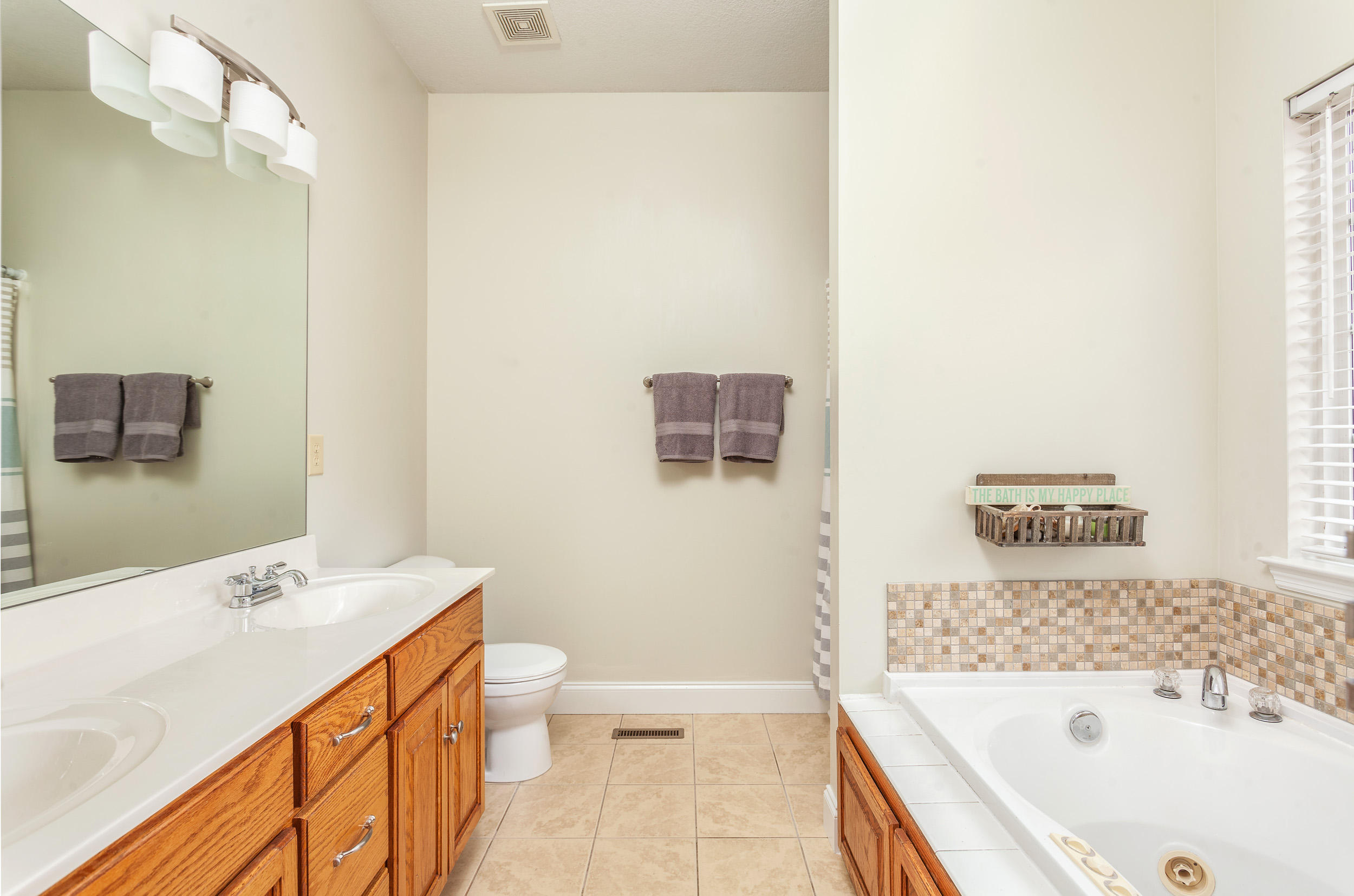 422 William Way Cleveland, TN 37323 - Photo 6 of 13 422 Williams_Master Bathroom_Choice Home