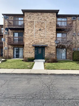 $1,800 | 1348 Geneva Drive, Unit 3A, Palatine, IL 60074