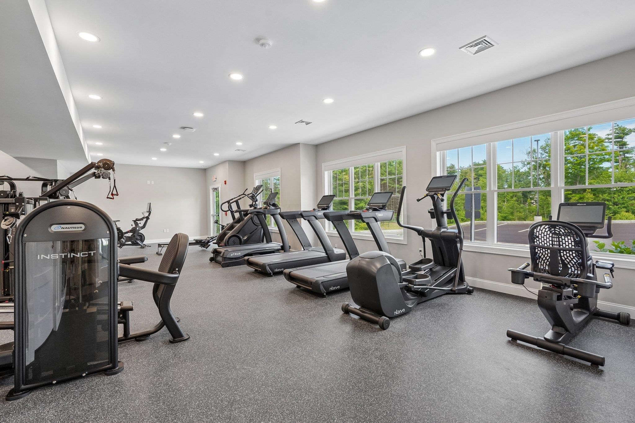 74 Rockingham Road, Unit 402 Derry, NH 03038 - Photo 16 of 24