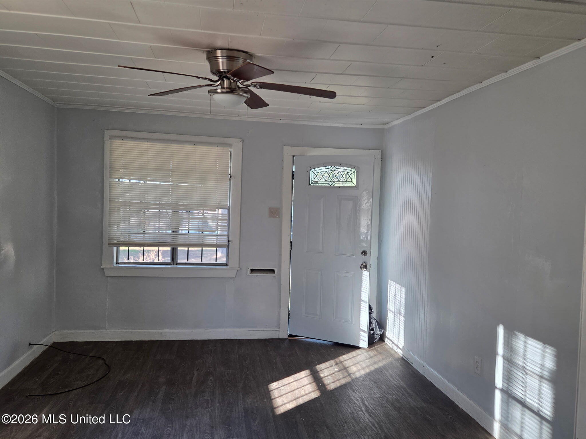 1317 Collier Avenue Jackson, MS 39213 - Photo 2 of 5 LIVING ROOM