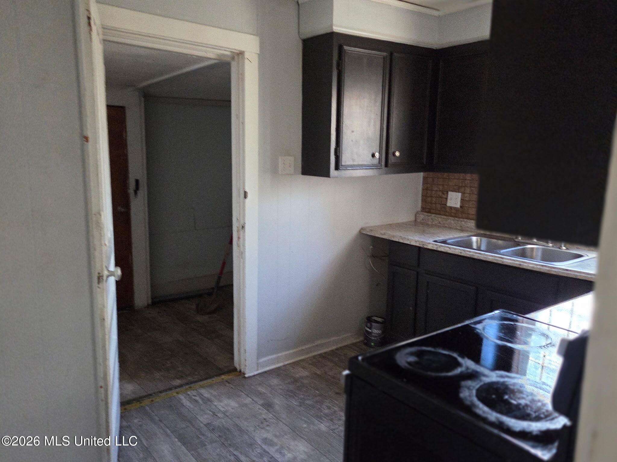 1317 Collier Avenue Jackson, MS 39213 - Photo 4 of 5 KITCHEN