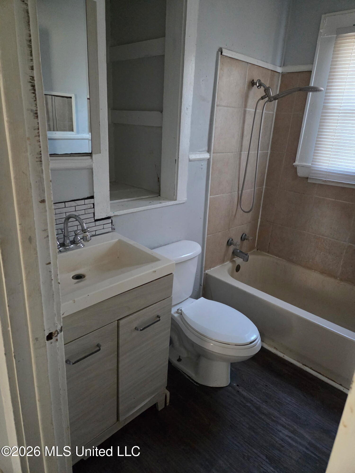 1317 Collier Avenue Jackson, MS 39213 - Photo 5 of 5 BATHROOM