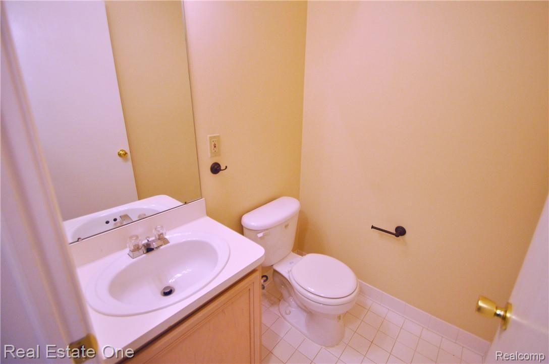 1638 River View Drive, Unit 41 Rochester, MI 48309 - Photo 16 of 31 19.JPG