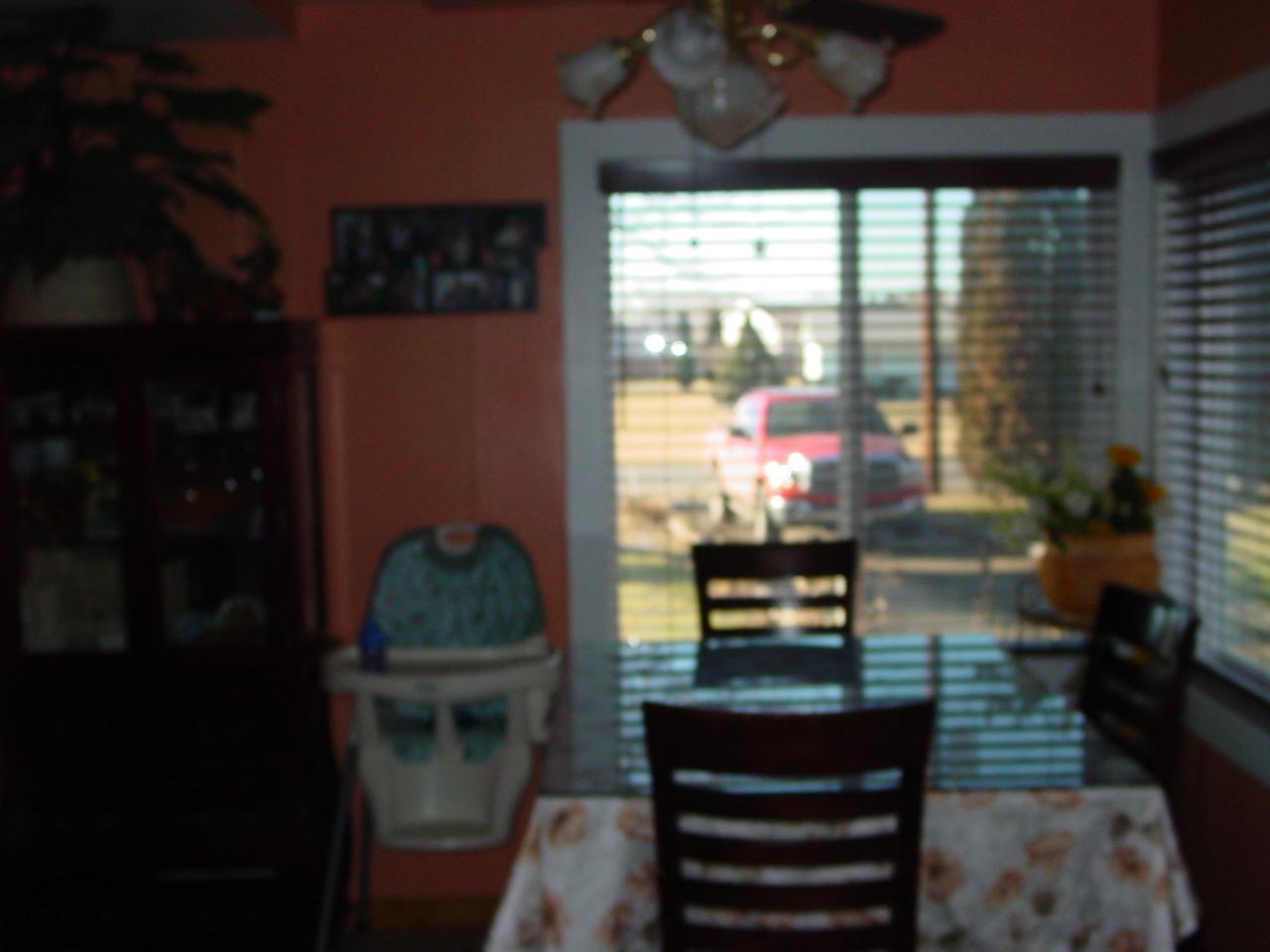 904 Cemetery Road Sunnyside, WA 98944 - Photo 3 of 5 a living room with furniture and a floor to ceiling window