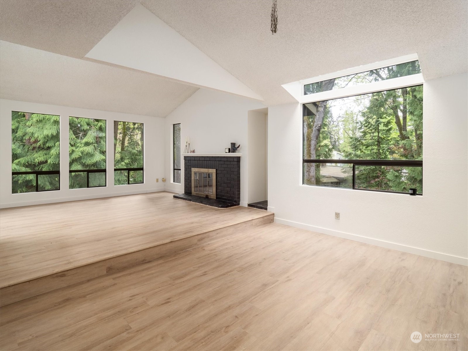 138 Southwest 116th Street, Unit 35 Seattle, WA 98146 - Photo 3 of 20 Gallery Image 3