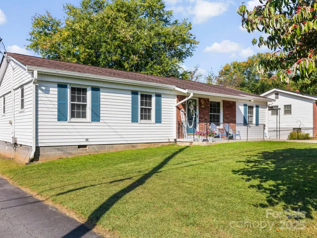 a backyard of a house with yard table and chairs