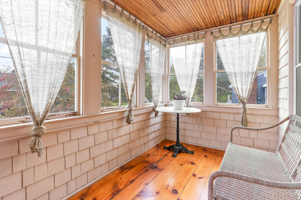 539 Summit Street Portland, ME 04103 - Photo 5 of 13 DSC06669