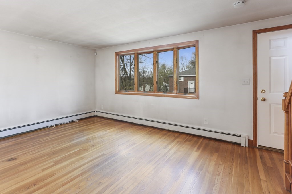 14 Oak Road Waltham, MA 02451 - Photo 3 of 23