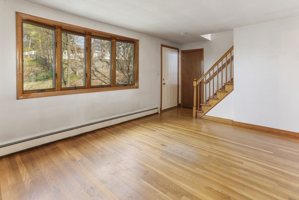 14 Oak Road Waltham, MA 02451 - Photo 4 of 23