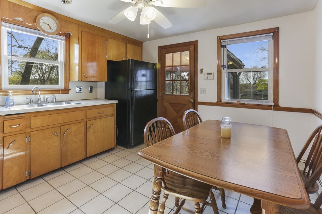 14 Oak Road Waltham, MA 02451 - Photo 5 of 23
