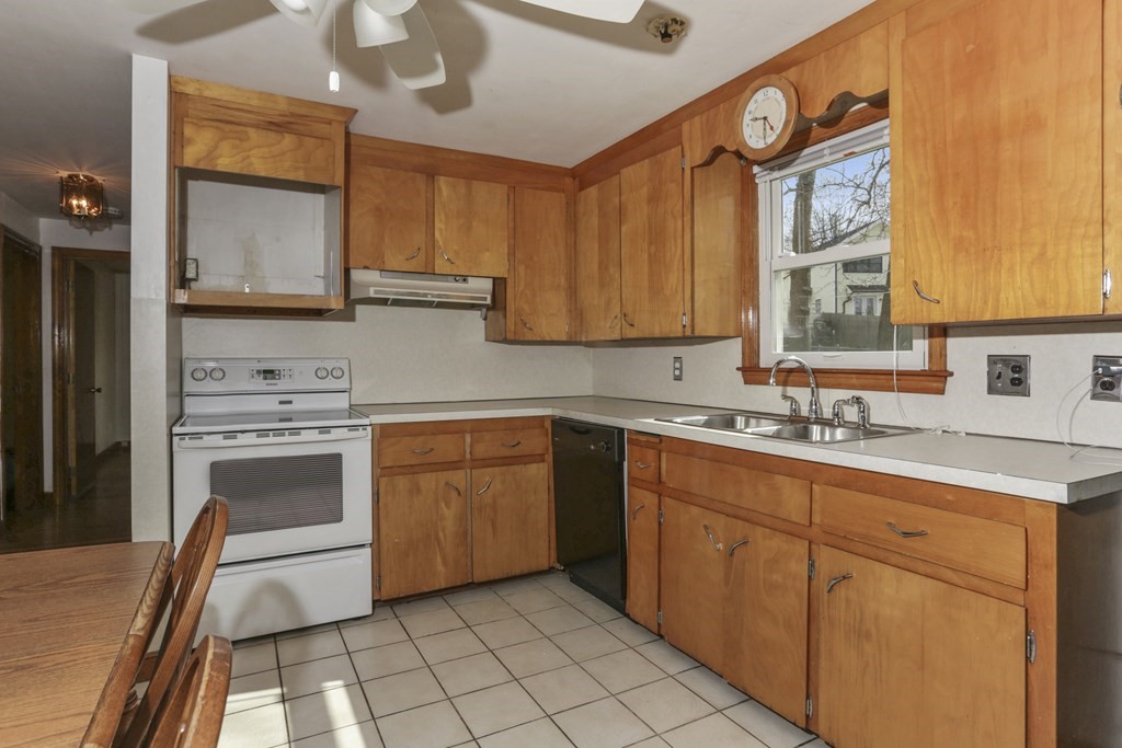 14 Oak Road Waltham, MA 02451 - Photo 6 of 23