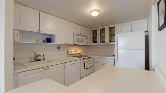 $2,600 | 2800 North Ocean Drive, Unit A6A, Riviera Beach, FL 33404