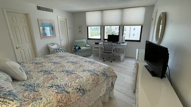 $2,600 | 2800 North Ocean Drive, Unit A6A, Riviera Beach, FL 33404