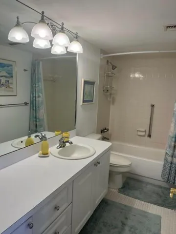 $2,600 | 2800 North Ocean Drive, Unit A6A, Riviera Beach, FL 33404