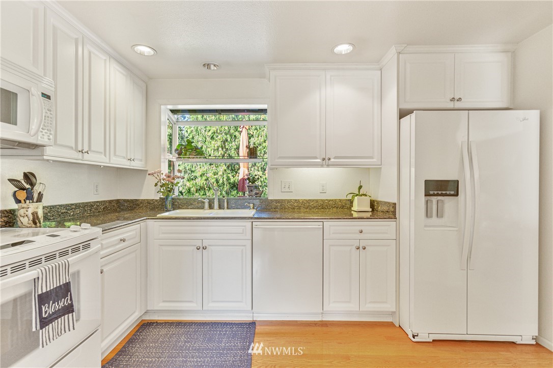 1921 172nd Place Southeast Bothell, WA 98012 - Photo 4 of 24 Gallery Image 4