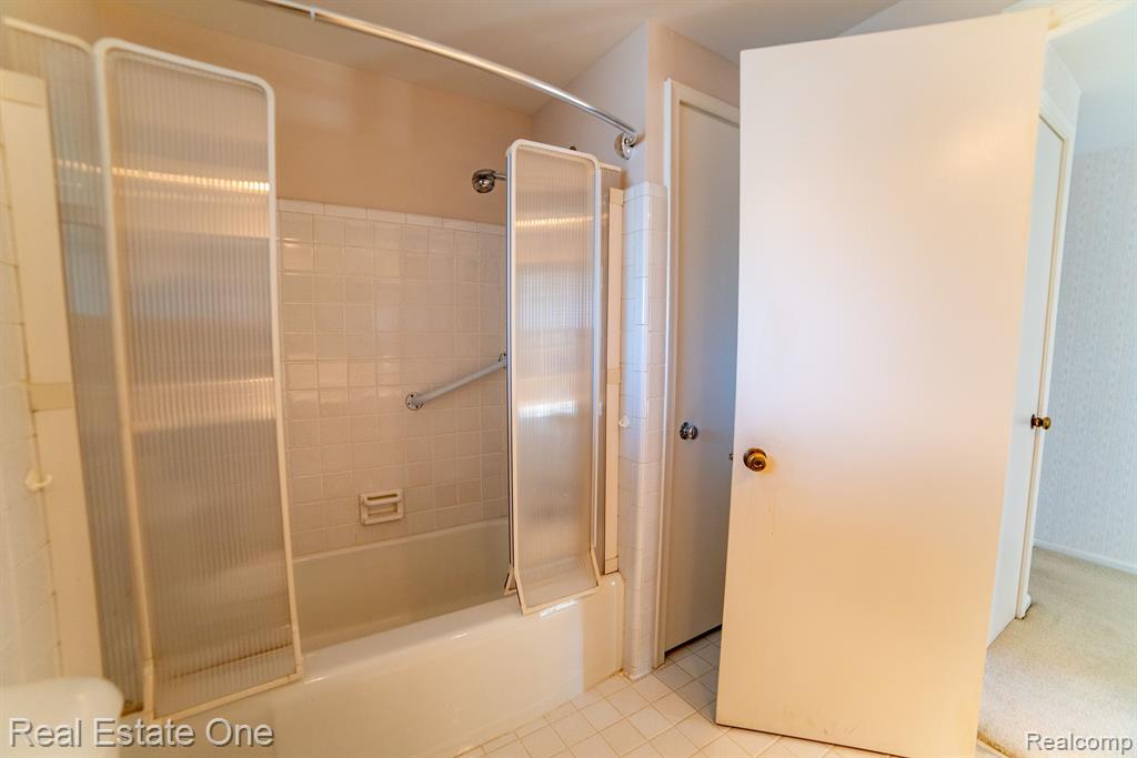 1041 Rock Spring Road Bloomfield Hills, MI 48304 - Photo 29 of 55