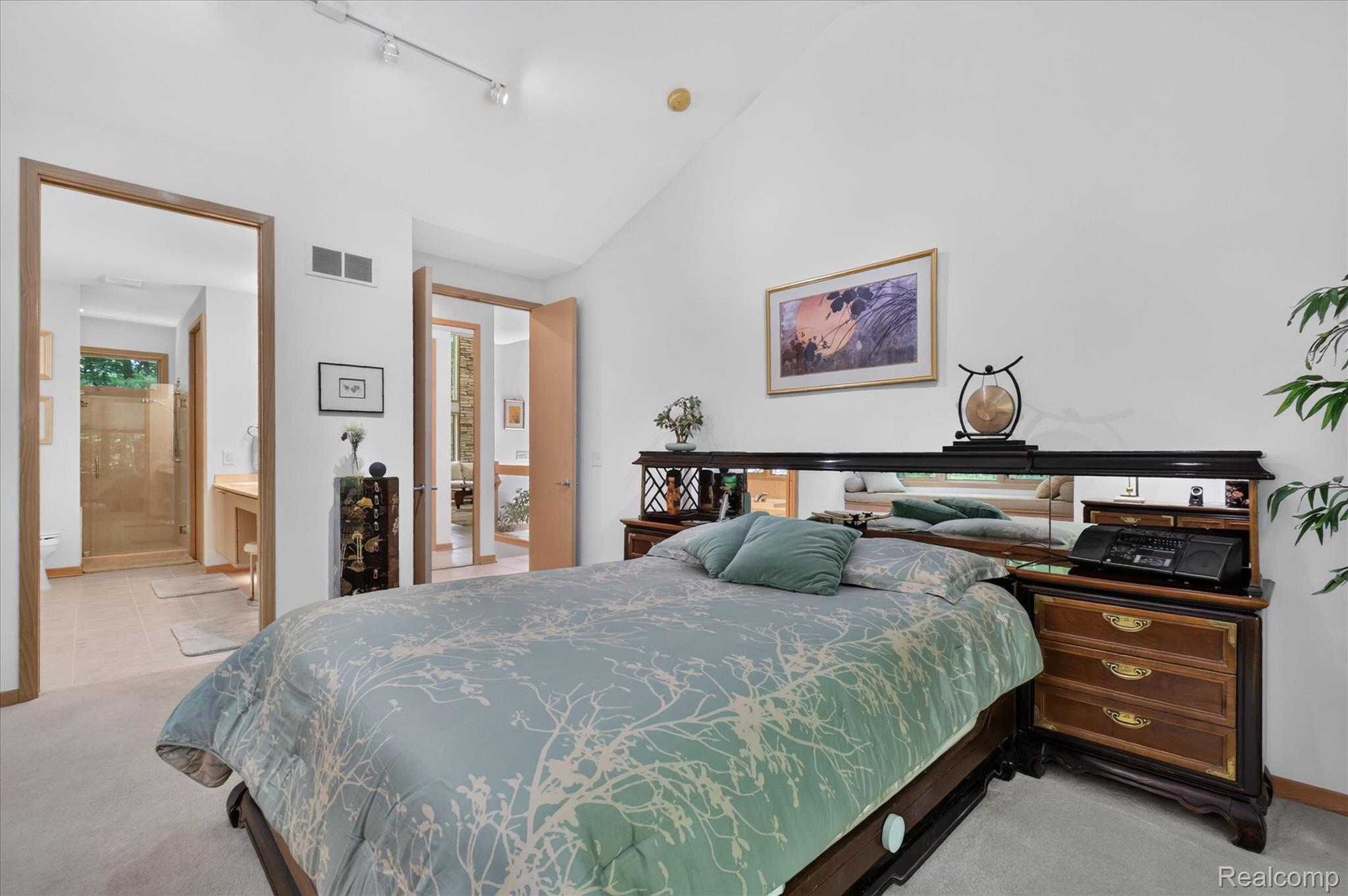 5388 Hartland Road Fenton, MI 48430 - Photo 20 of 74 21-5388-Hartland-Rd-WindowStill.jpg
