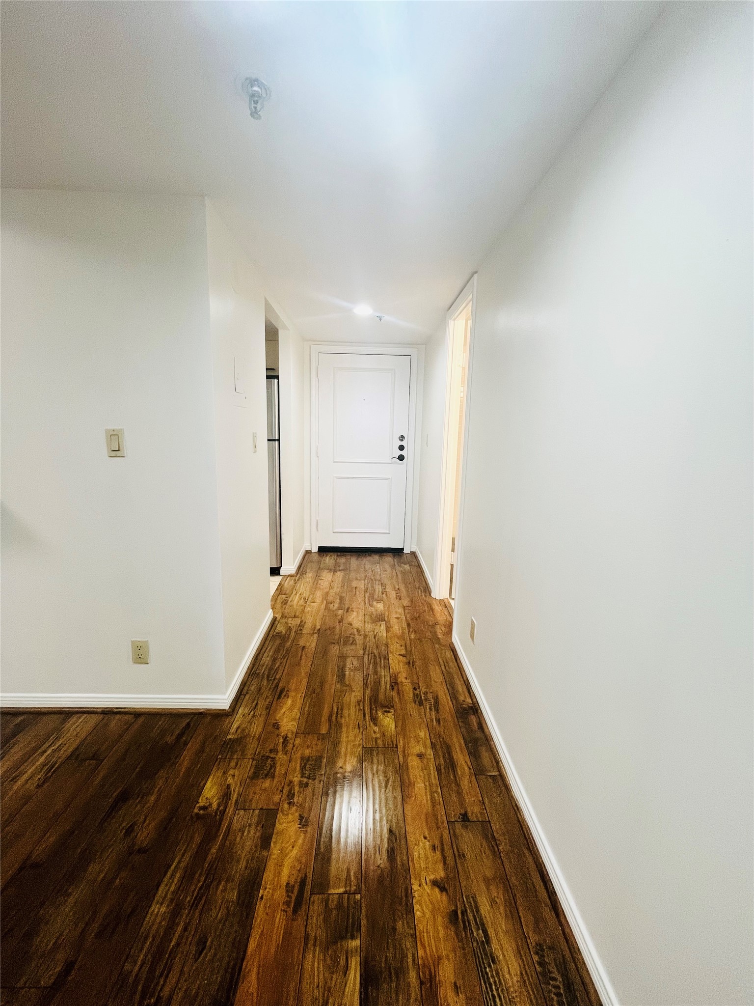 3525 Sage Road, Unit 201 Houston, TX 77056 - Photo 7 of 19 Entry way into the home from front door