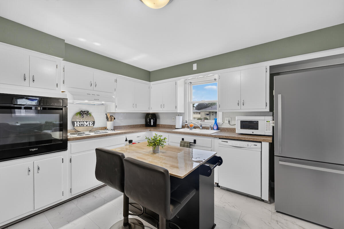 1945 Case Avenue Racine, WI 53403 - Photo 6 of 17 Kitchen 3