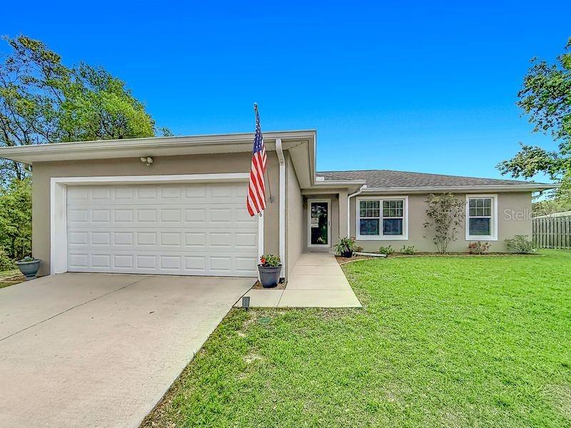 20156 Southwest 83rd Place Dunnellon, FL 34431 - Photo 2 of 28 front view of a house with a yard
