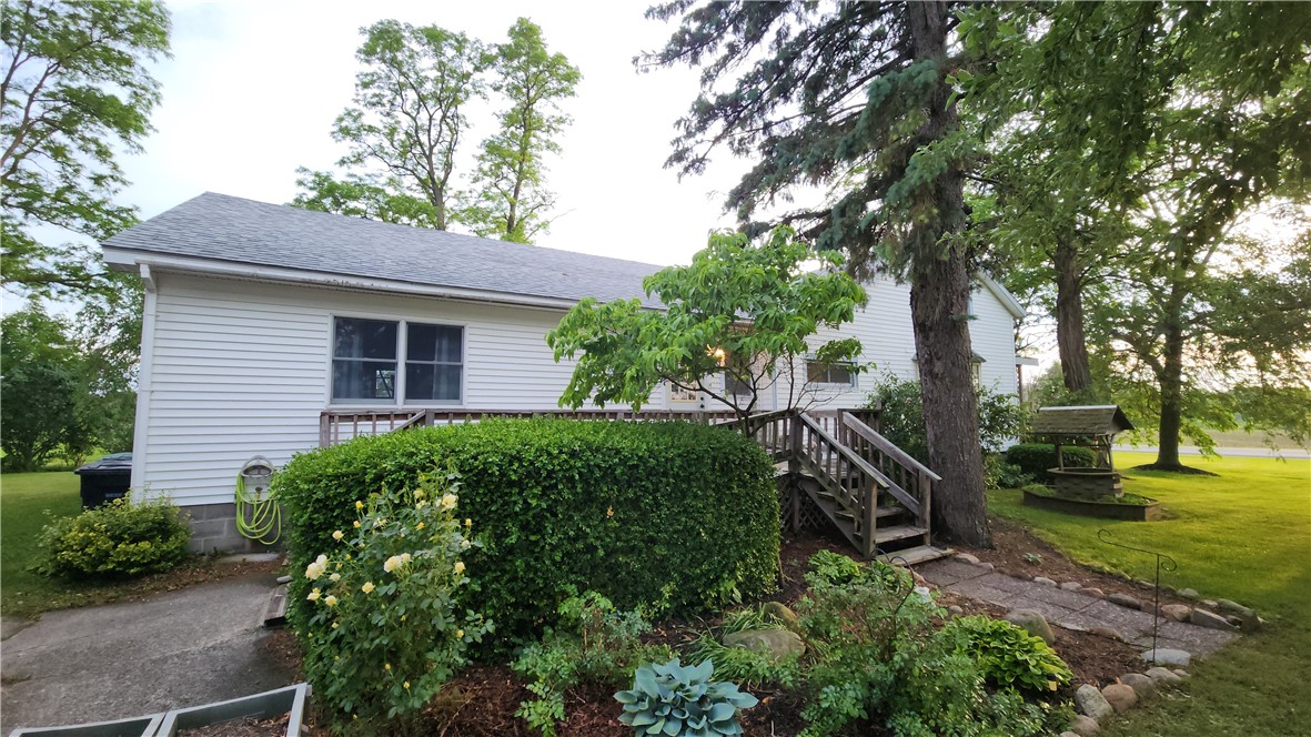 817 Pre Emption Road Penn Yan, NY 14527 - Photo 2 of 31