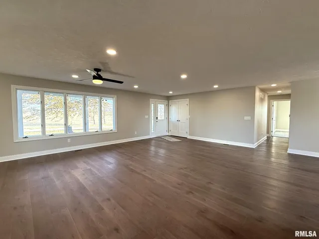 $329,900 | 2832 Highway 17, Galva, IL 61434