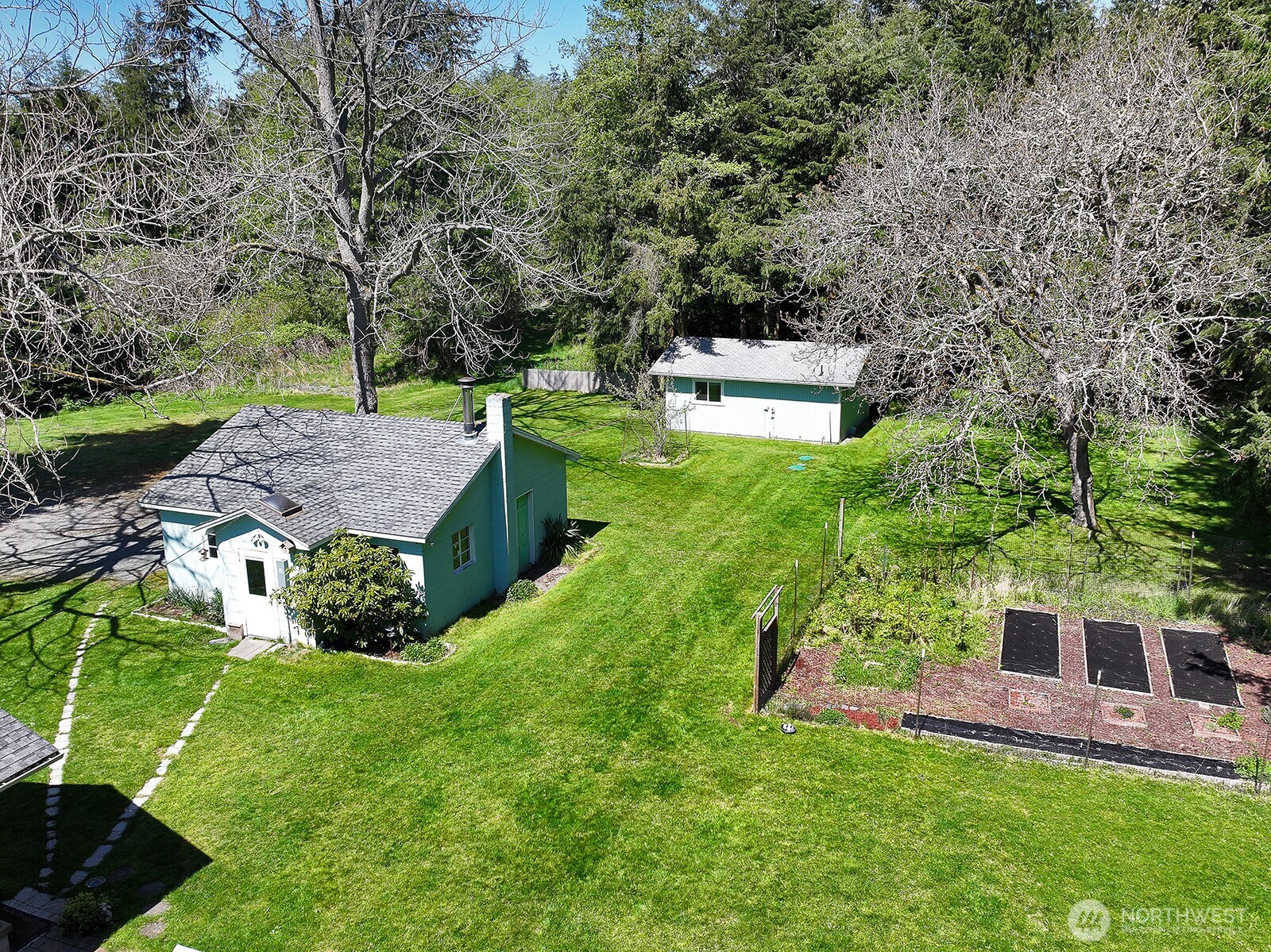 397 Lagoon Point Road Greenbank, WA 98253 - Photo 34 of 38