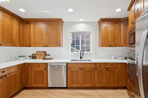 $995,000 | 2170 Arrowhead Drive, Oakland, CA 94611