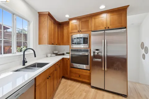 $995,000 | 2170 Arrowhead Drive, Oakland, CA 94611