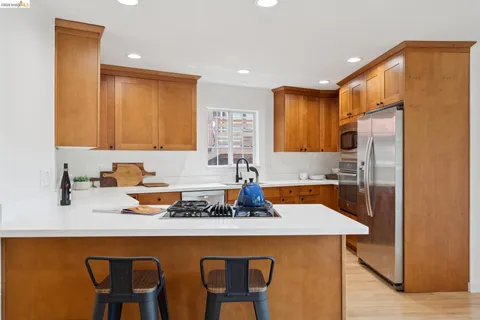$995,000 | 2170 Arrowhead Drive, Oakland, CA 94611
