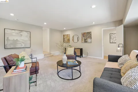 $995,000 | 2170 Arrowhead Drive, Oakland, CA 94611