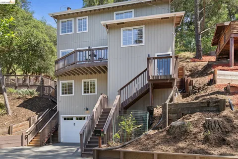 $995,000 | 2170 Arrowhead Drive, Oakland, CA 94611