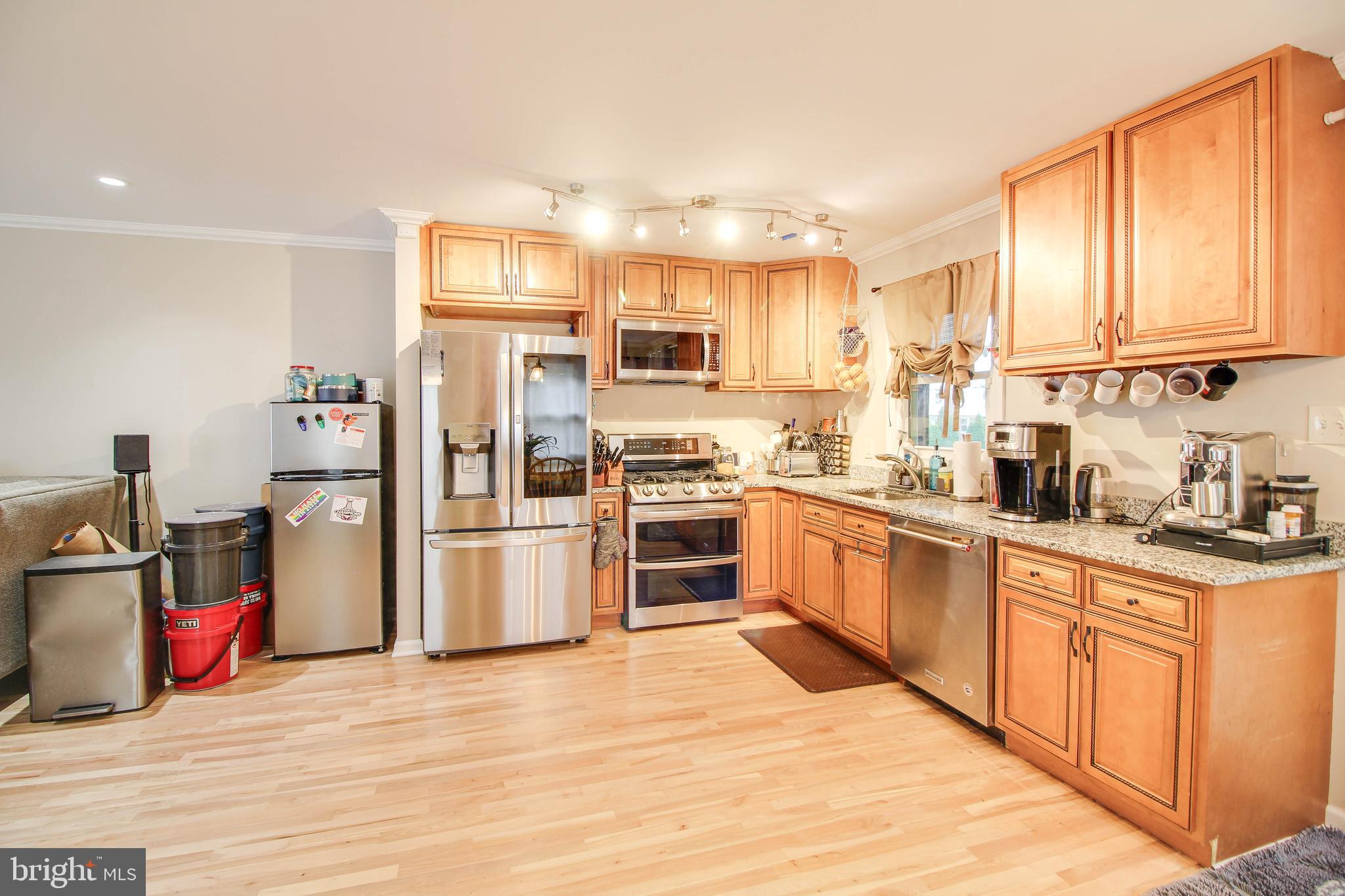 708 Dorchester Road Baltimore, MD 21229 - Photo 12 of 50 Kitchen with stainless steel appliances