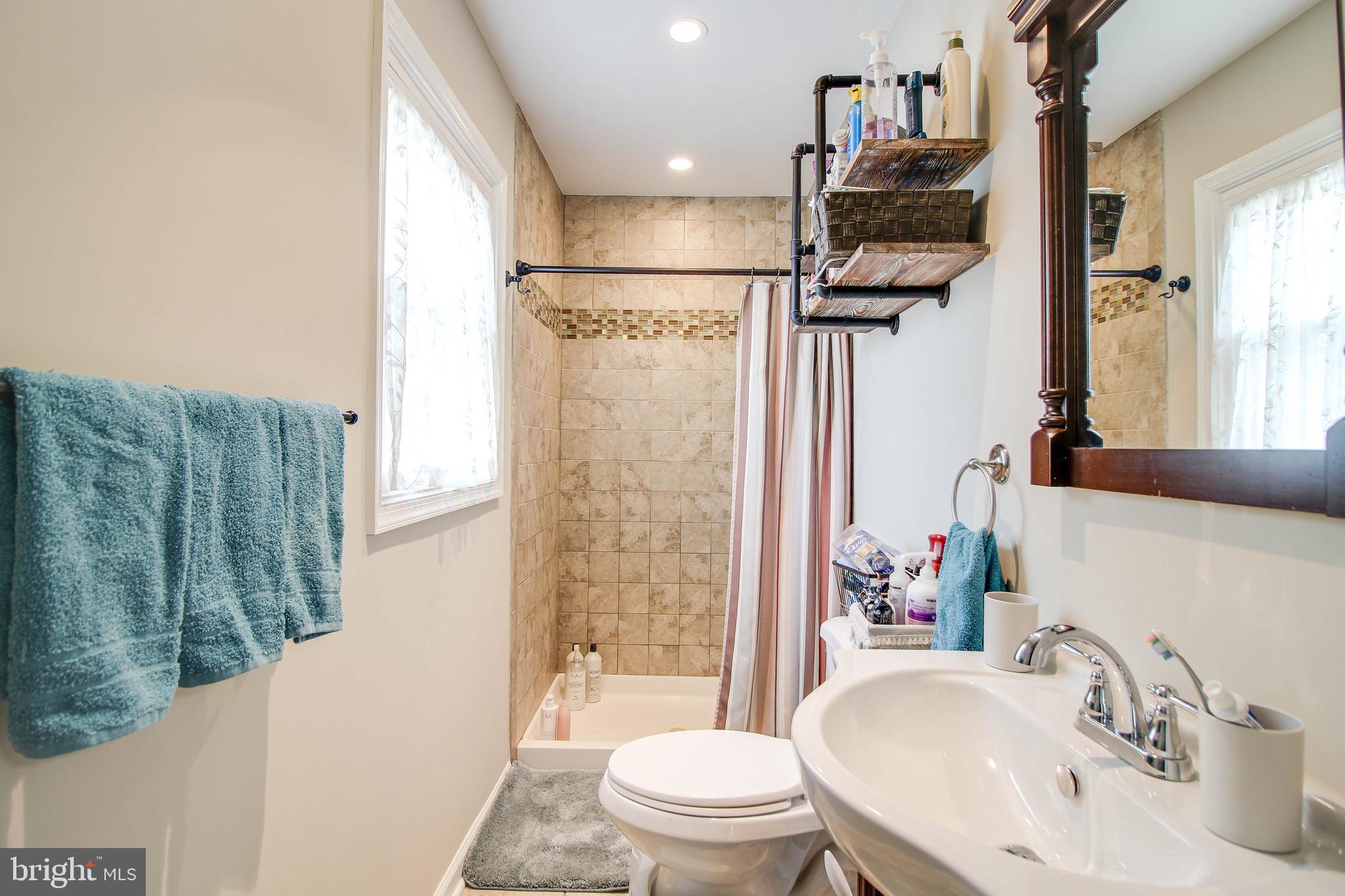 708 Dorchester Road Baltimore, MD 21229 - Photo 20 of 50 Primary full bath