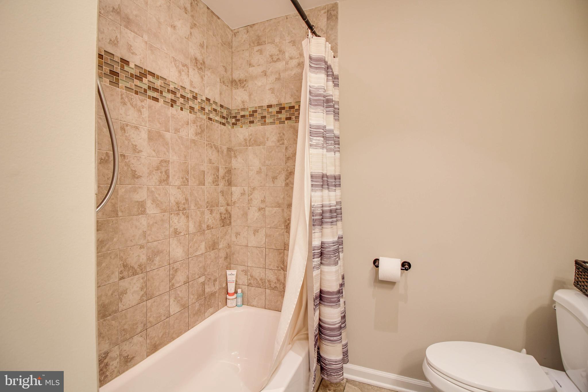 708 Dorchester Road Baltimore, MD 21229 - Photo 25 of 50 tile in shower in UL full bath