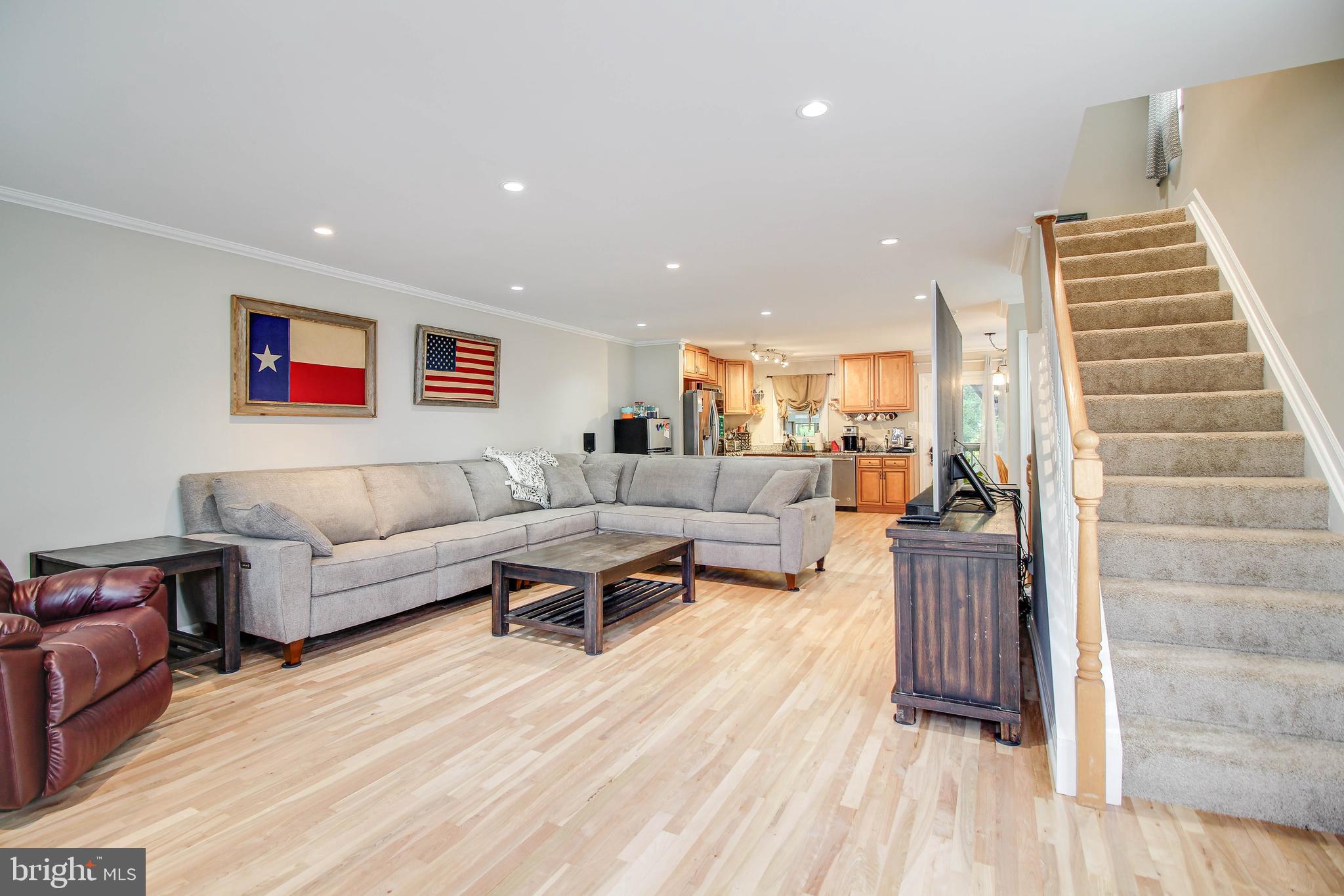 708 Dorchester Road Baltimore, MD 21229 - Photo 3 of 50 Entrance view LR