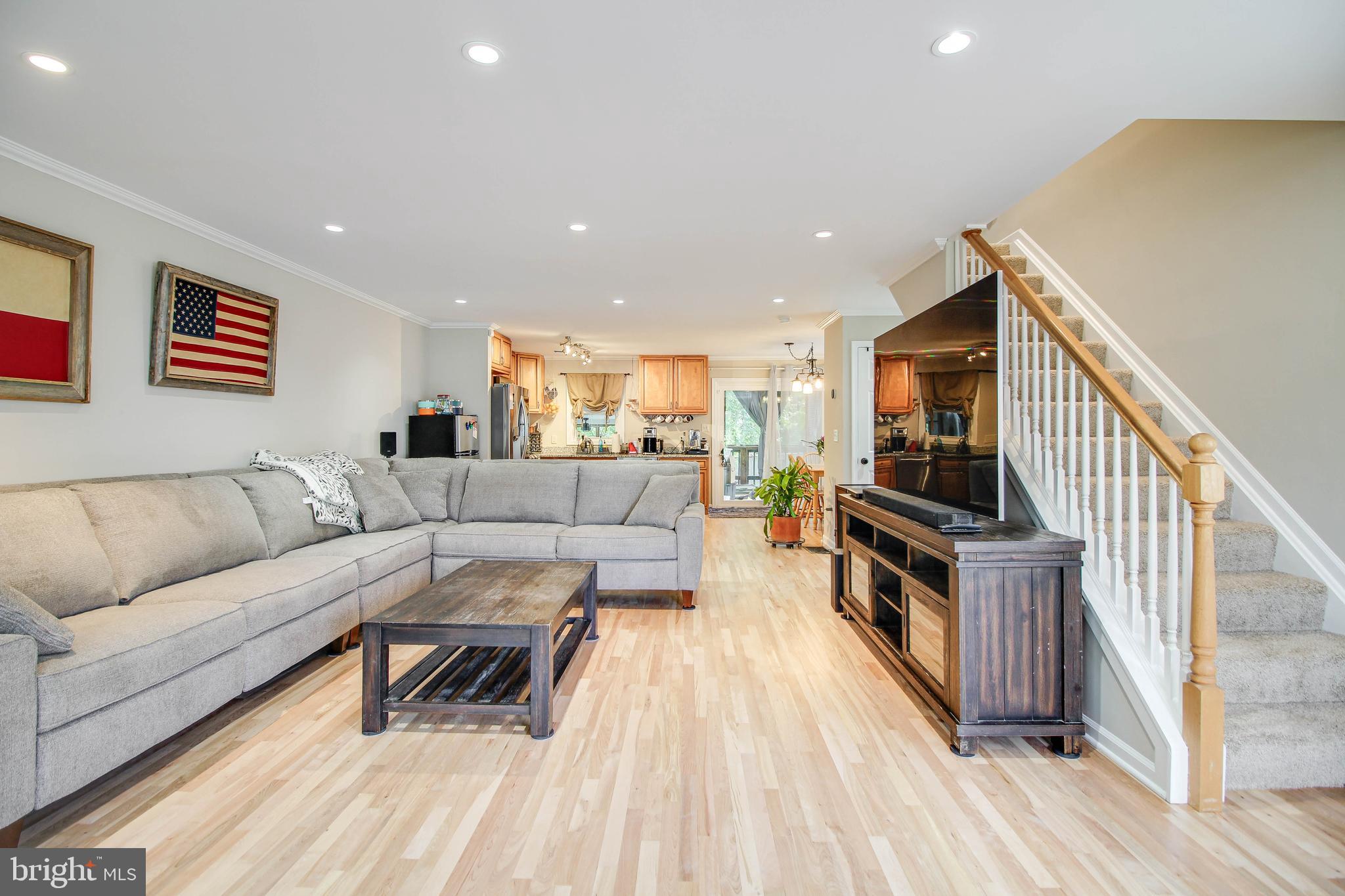 708 Dorchester Road Baltimore, MD 21229 - Photo 4 of 50 LR