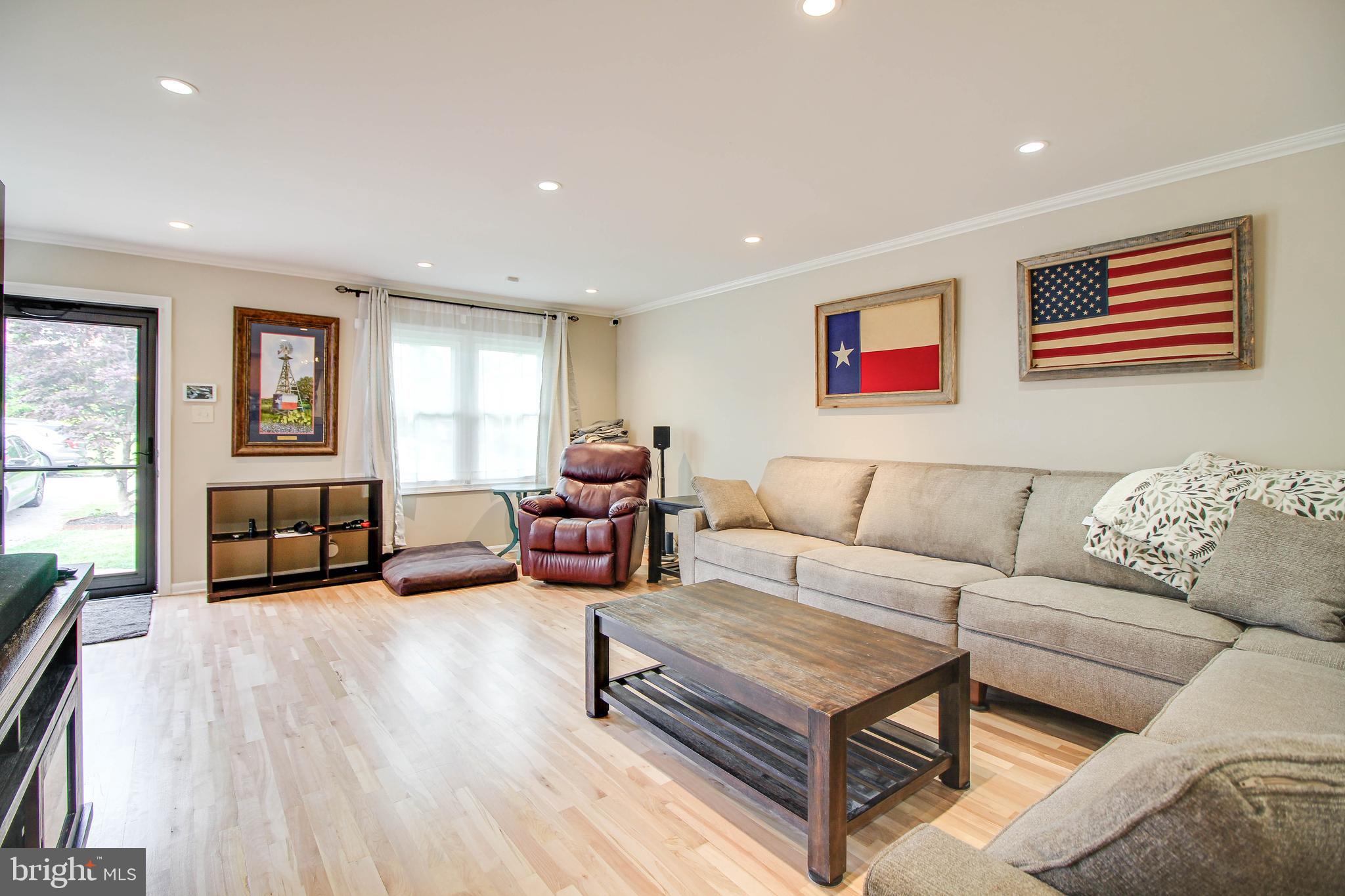 708 Dorchester Road Baltimore, MD 21229 - Photo 5 of 50 LR