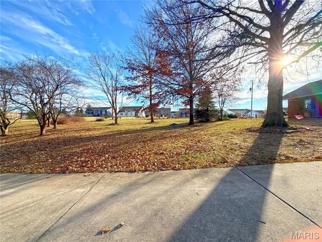 $575,000 | 1825 South Henke Road, Lake St. Louis, MO 63367