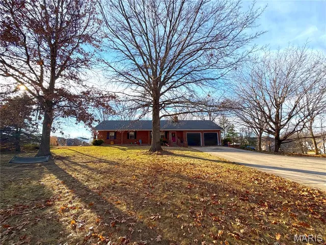 $575,000 | 1825 South Henke Road, Lake St. Louis, MO 63367