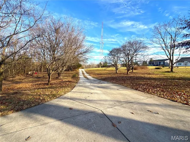 $575,000 | 1825 South Henke Road, Lake St. Louis, MO 63367